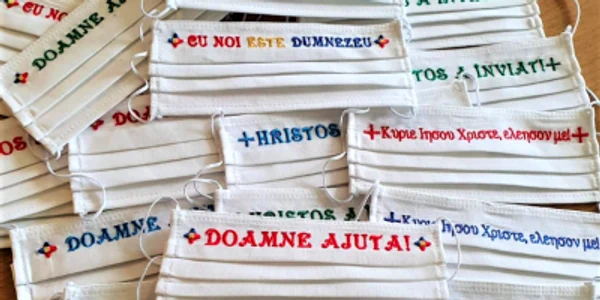 Măşti de protecţie cu mesaj creştin bisericesc spiritual religios făcute de măicuţele de la Mănăstirea Lipniţa Constanţa Sursa Tomisul Ortodox