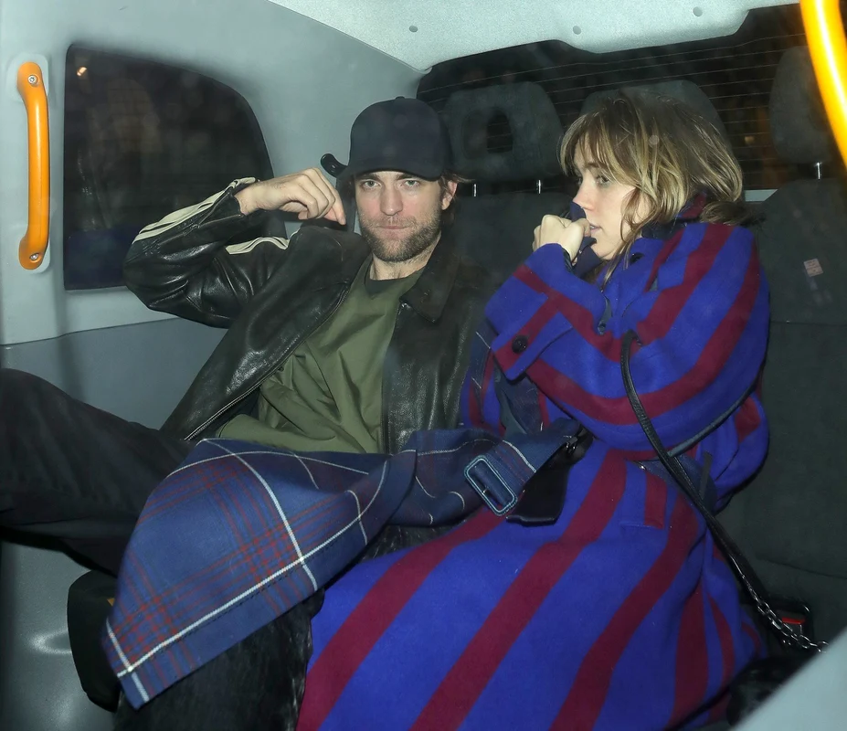 2 robert pattinson and suki waterhouse profimedia 0393419030 jpg jpeg