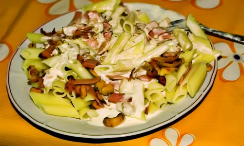 penne cu sos alb jpeg