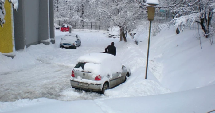 Autoturismele au fost îngropate în zăpadă