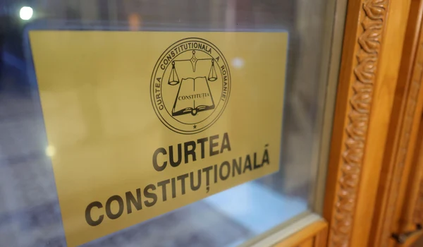 Marian Enache face declarații de presă la sediul Curții Constituționale a României, în București. FOTO Inquam Photos / Octav Ganea 