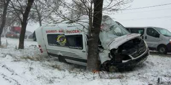 Microbuzul a intrat într-o şcoală