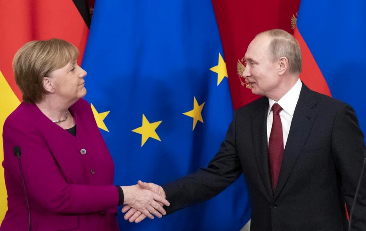 Vladimir Putin şi Angela Merkel în ianuarie 2020 FOTO EPA-EFE