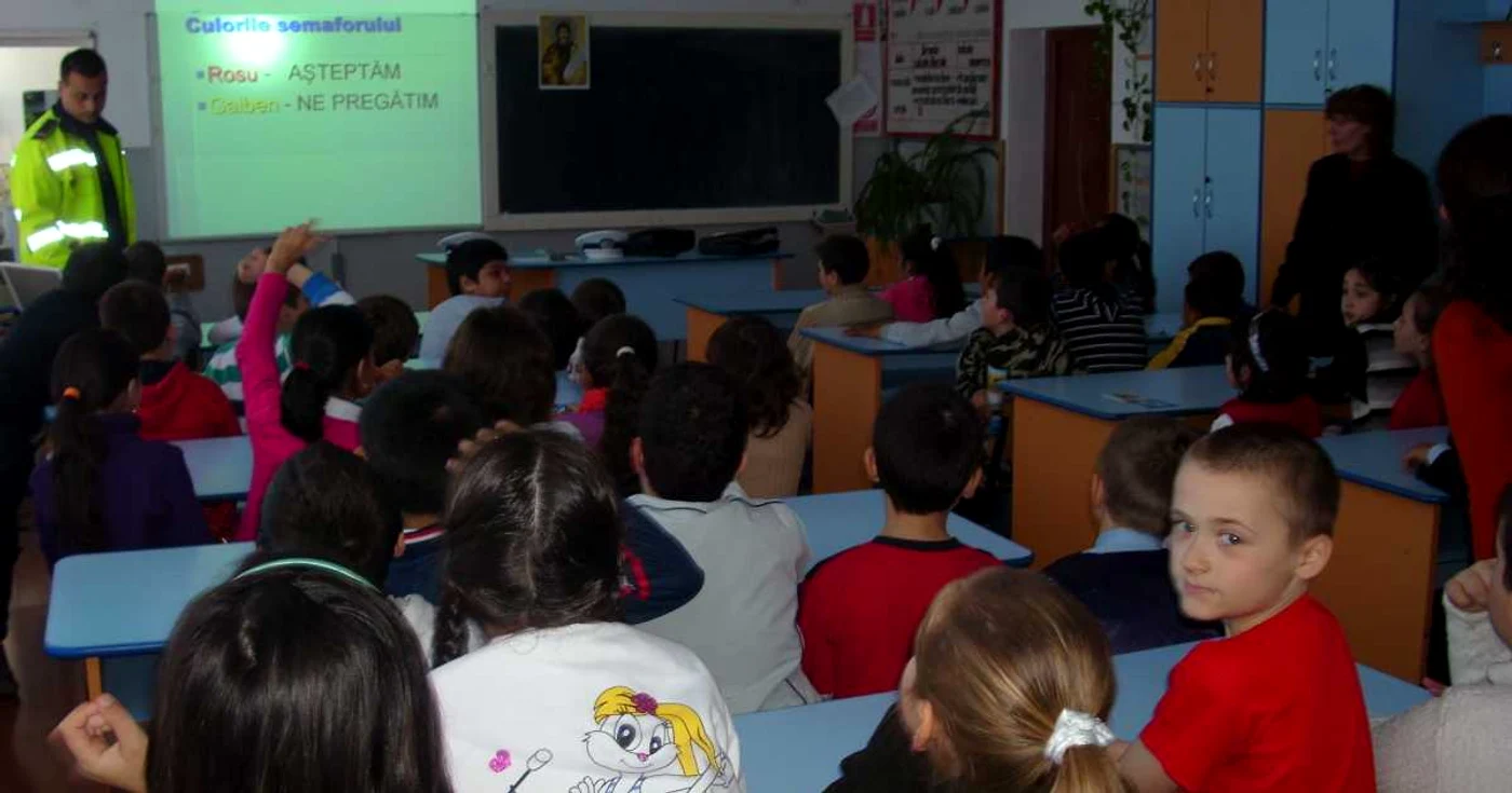 Copiilor le-a fost predată o lecţie rutieră