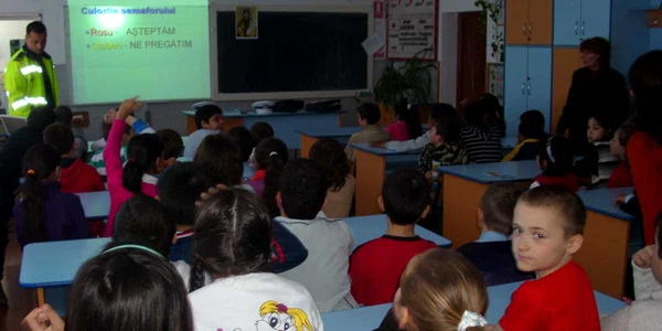Copiilor le-a fost predată o lecţie rutieră