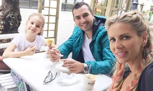 Andreea Bănică, Lucian Mitrea  şi fiica lor, Sofia, se pregătesc  să îşi mărească familia  Cântăreaţa poartă în pântece un băieţel jpeg