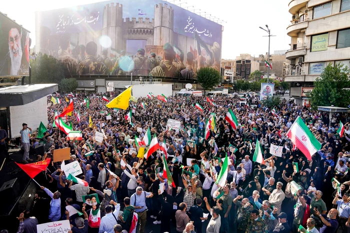 Președintele iranian Masoud Pezeshkian la un protest față de atacurile SUA FOTO PROFIMEDIA