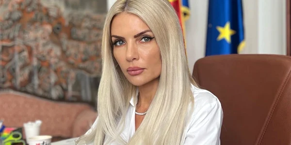 Laura Vicol,  FB jpg