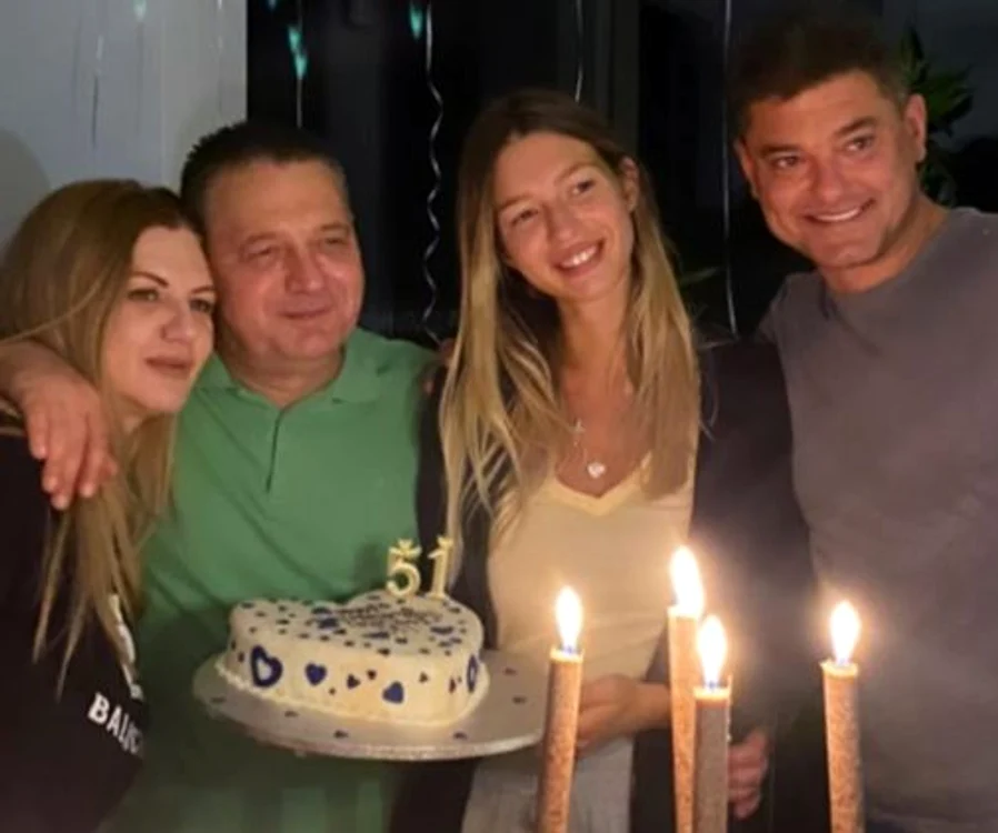 Mama Laurei Dincă este de aceeași vârstă cu viitorul ginere, are 47 de ani, iar zilele trecute, tatăl Laurei a împlinit 51 de ani. foto: arhivă personală