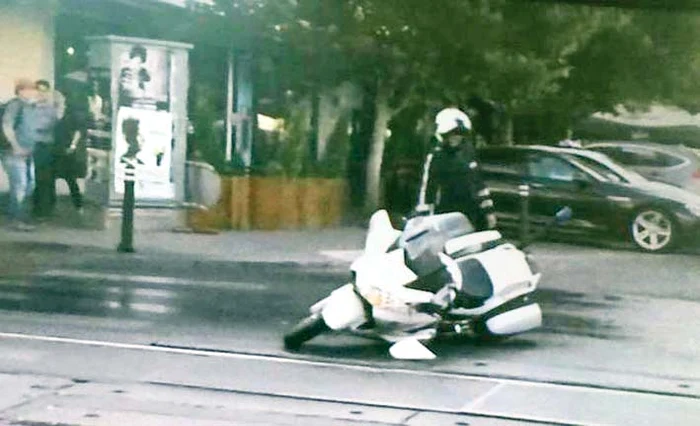 Un SPP-ist din coloana oficială s-a accidentat din cauza asfaltului umed