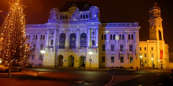 Orașul Oradea, îmbrăcat în lumini de Sărbători