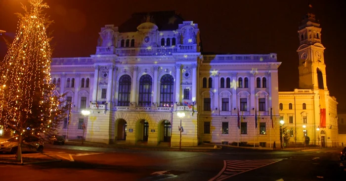 Orașul Oradea, îmbrăcat în lumini de Sărbători