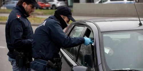 Filtrele de poliţie impânzesc Italia pentru a limita deplasarea oamenilor. FOTO Guliver-Gettyimages