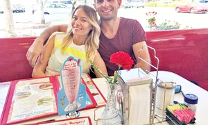 12 13 vedete 3 col laura cosoi si cxzvcxsotul 0 jpeg