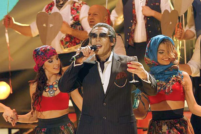 Pentru transformările din emisiunea “Te cunosc de undeva!”, Alex a luat 100.000 de euro în trei luni