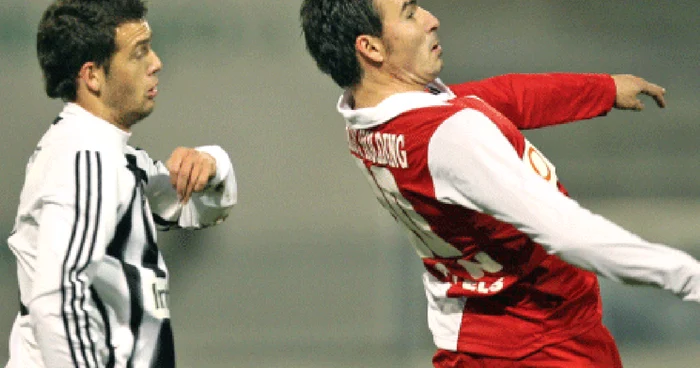 Adrian Cristea (dreapta) nu mai suportă presiunea de la Dinamo şi vrea să plece în această iarnă