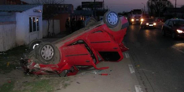 Accident cu trei răniți la Vărsătura