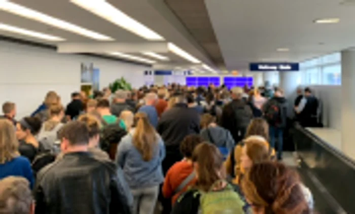 Aeroport SUA coada la teste covid FOTO Twitter