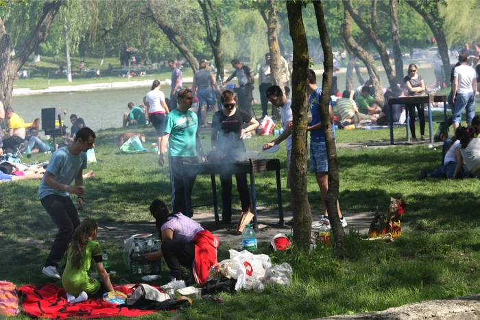 Zonele de agrement din toată ţara sunt astăzi înţesate de cei care petrec de 1 Mai FOTO Adevărul