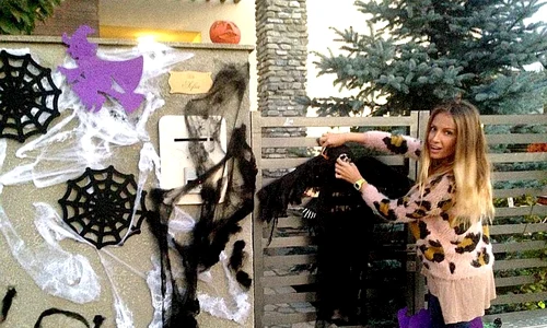 Andreea şi a decorat deja casa pentru Halloween (foto: Facebook) jpeg