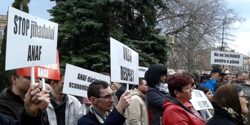 Protestul IMM Constanţa la adresa ANAF Foto Sînziana Ionescu