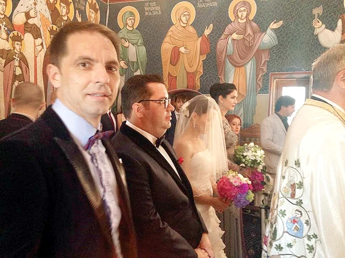 Dan Negru şi soţia sa i-au dus la altar pe Răzvan Popescu şi pe mireasa acestuiaFoto: Arhiva personală