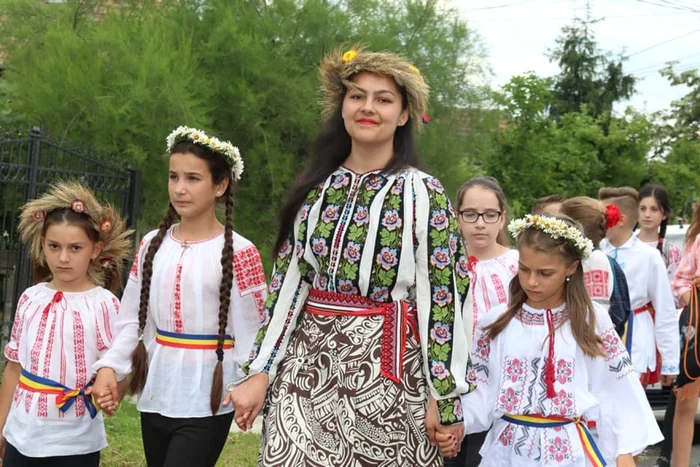 Intrare liberă la muzee, pentru cei care vin îmbrăcaţi în ie. FOTO: Curtea Domnească