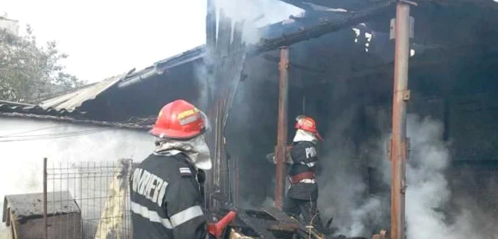 Incendiul a fost stins după două ore (Arhivă)