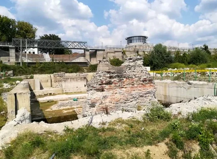 Ruinele podului peste Dunăre. Foto: ADEVĂRUL