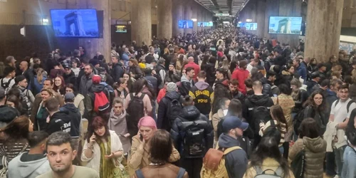 Haos la metrou la Eroilor, după o tentativă de suicid FOTO Facebook 