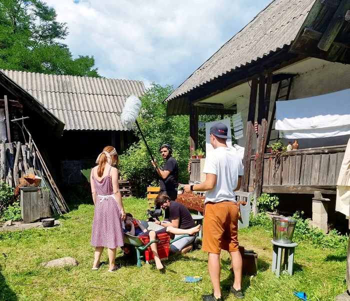 Imagini din timpul filmărilor de la Voineasa Vâlcea pentru pelicula Fântâna Foto Descoperă Voineasa
