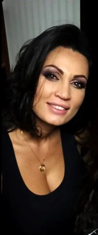 
    Nicoleta Luciu este cea mai fericită alături de cei patru copii ai eiFoto: Arhivă personală  