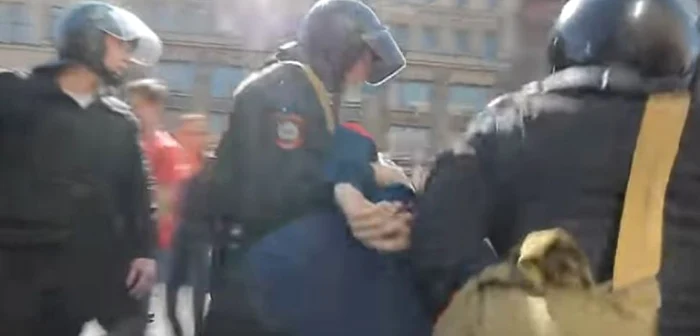 Protestatar reţinut la Sankt Petersburg Captură YouTube