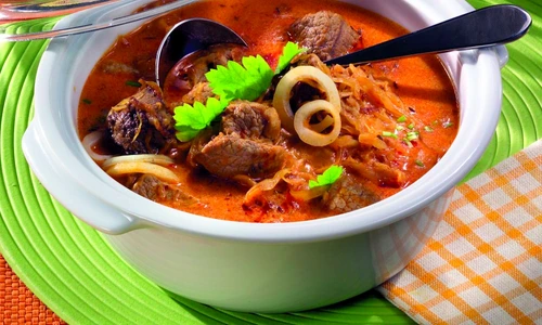 gulas picant cu carne de porc jpeg