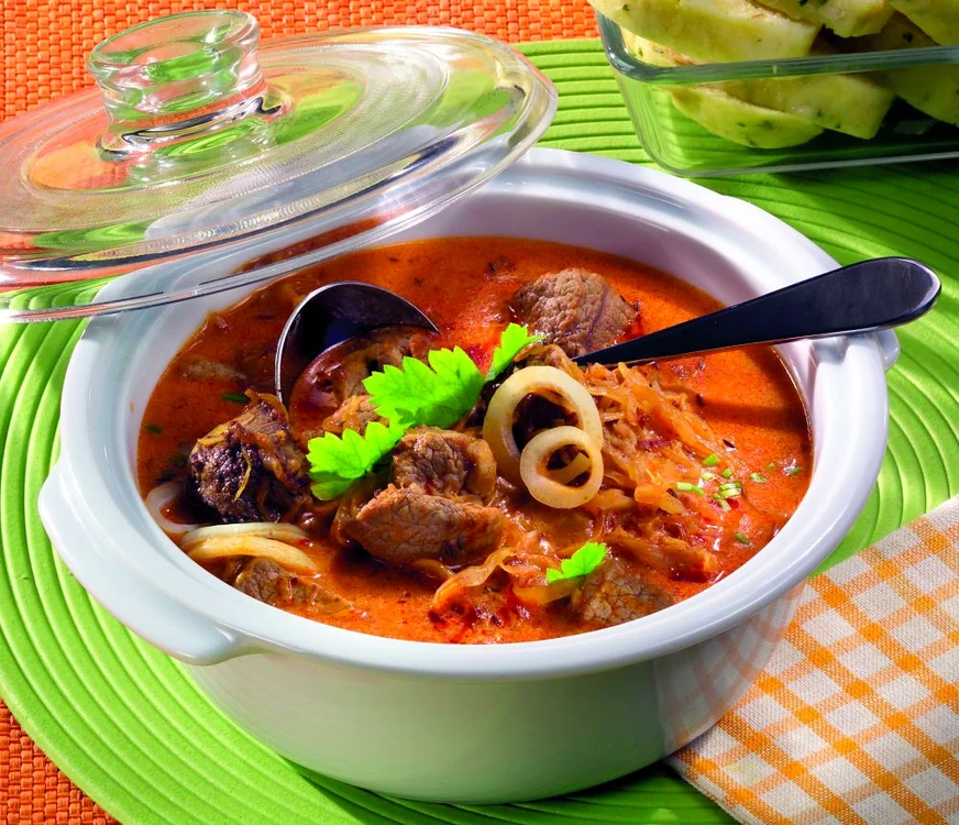 gulas picant cu carne de porc jpeg