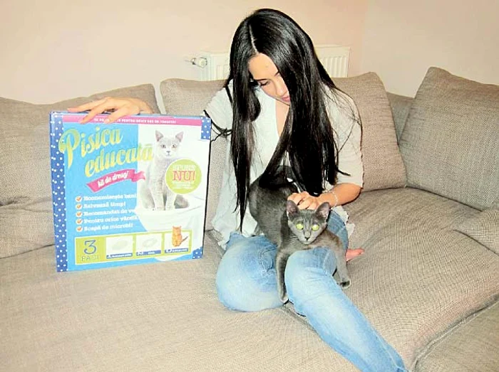 Elena a testat colacul chiar pe motanul ei, Gri