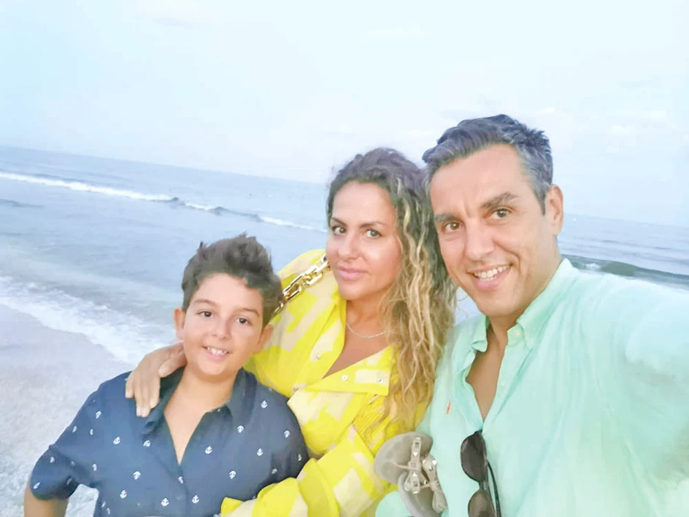 Cristi Brancu a fost în vacanţă cu soţia şi fiul, la mare
