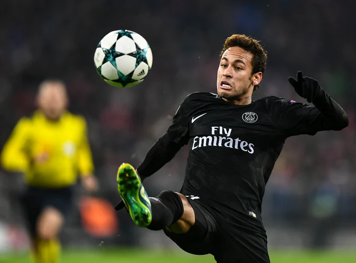 
    Neymar a simulat din nou enorm, în stilul său caracteristic, de această dată cu permisiunea arbitrului prea indulgent, polonezul Szymon Marciniakfoto: EPA  