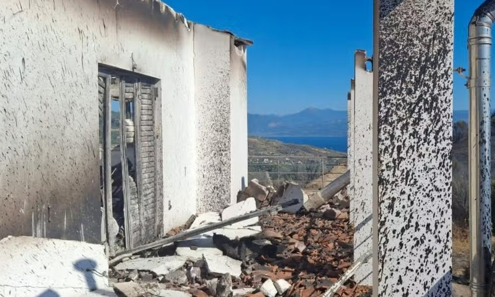 Și-au pierdut casa de vis din Grecia cu doar câteva zile înainte de mutare. Incendiile au făcut scrum investiția de 300.000 de euro: „Ne-a doborât complet”