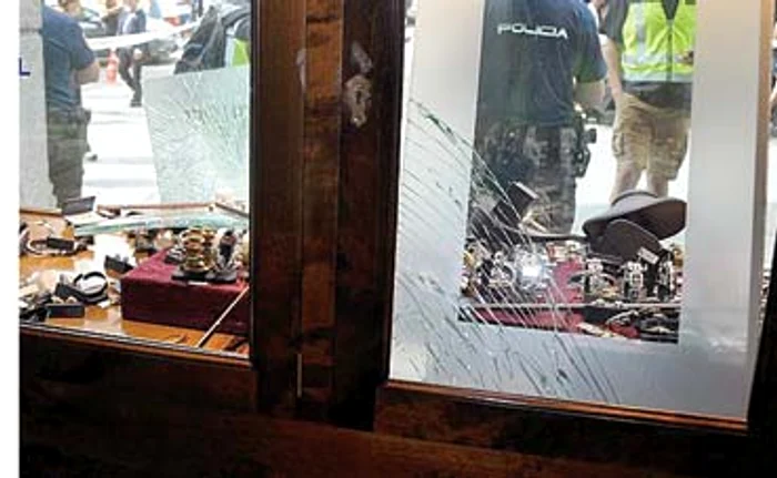 
    Magazinul de bijuterii de pe Bulevardul  Passeig de Gracia a fost spart într-un minut  