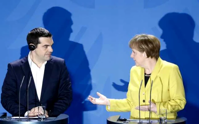 Premierul grec, Alexis Tsipras, şi cancelarul german, Angela Merkel FOTO AP