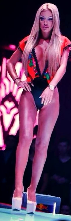 
    Loredana Chivu  