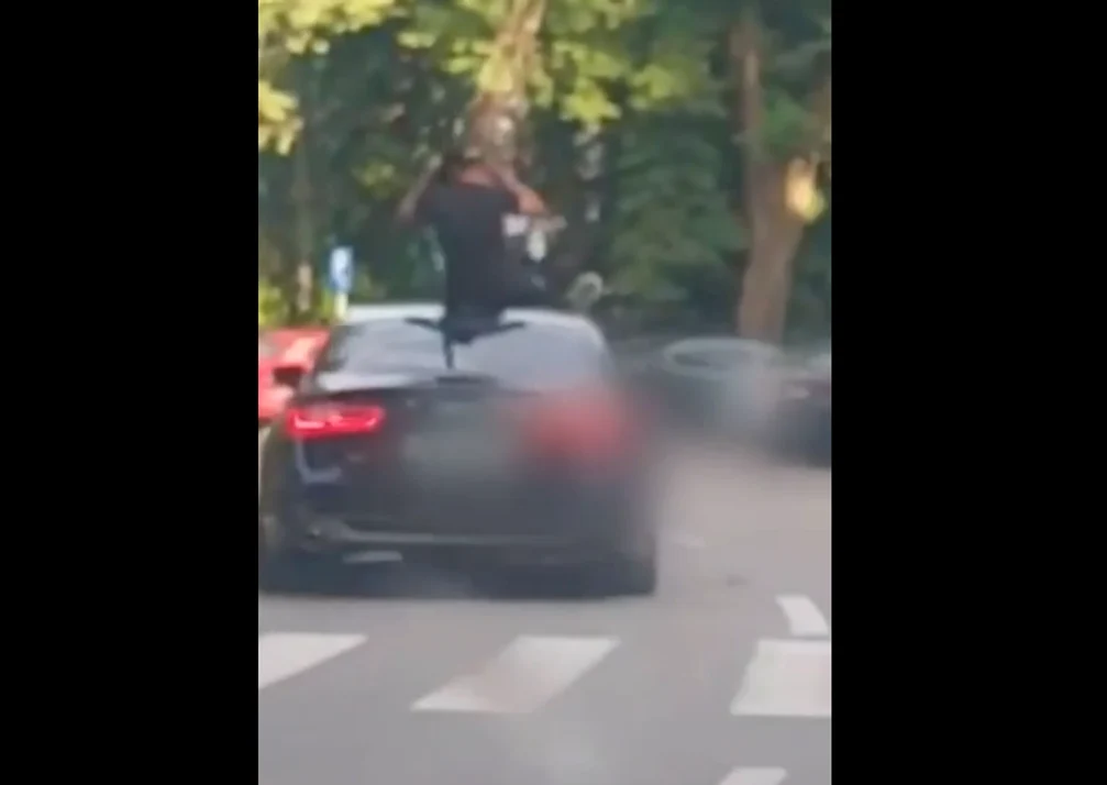 Bărbații au fost filmați timp ce se aflau pe mașină. FOTO captură video IJJ Teleorman