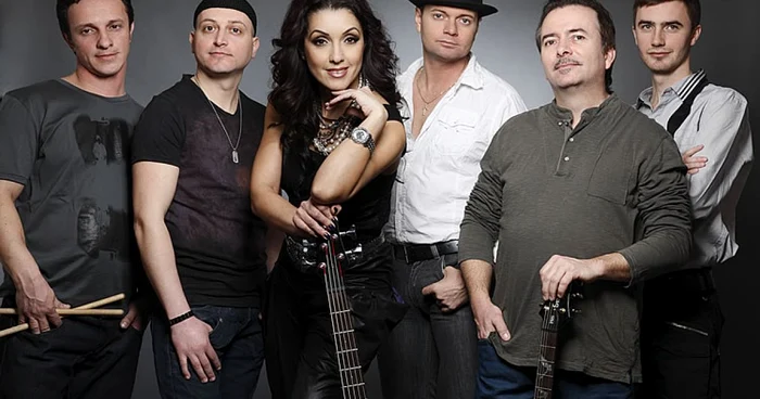 Nico evoluează acum numai alături de trupa sa. Foto: www.nicomusic.ro