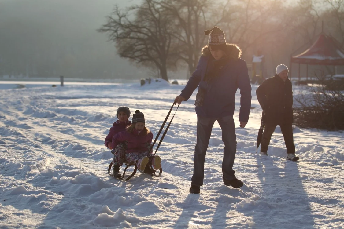 Pârtiile din parcul Valea Morilor s-au umplut încă din primele zile ale noului an FOTO Adevărul