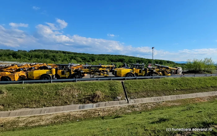 Utilaje aduse pe șantierul autostrăzii. Foto: Daniel Guță. ADEVĂRUL