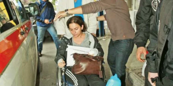 Cristina, soţia lui Şerban Huidu, a fost scoasă din spital în scaun cu rotile 