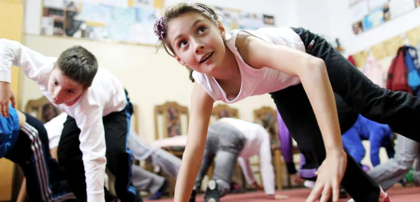 Raluca Mirăuţă joacă piese rupte din viaţă, în teatrul copiilor FOTO:Sebastian Tătaru