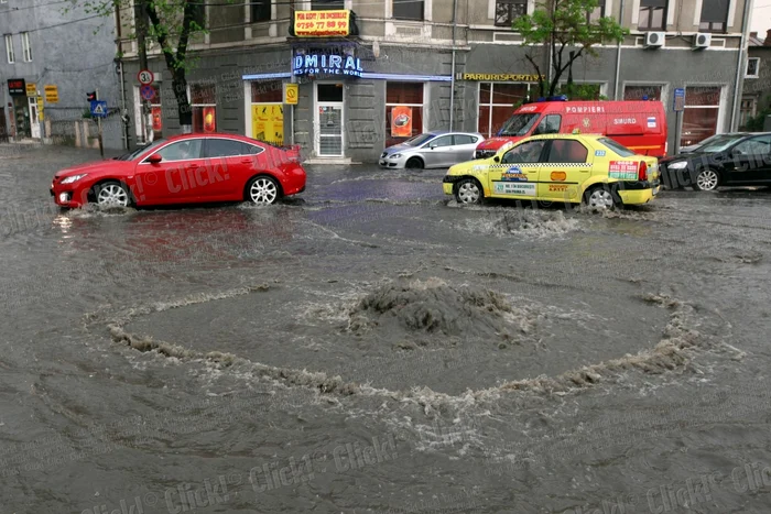 Bucureştiul inundat după furtuna de duminică, 4 mai. (Foto: Sever Gheorghe)