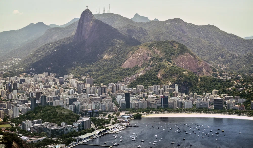 Schimb de focuri în Rio de Janeiro. Turiștii au rămas blocați la un punct de observație în timpul unei operațiuni antidrog